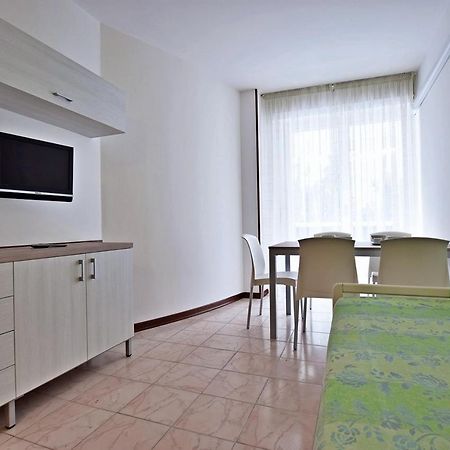 Condominio Luna 1 Lignano Sabbiadoro Eksteriør billede