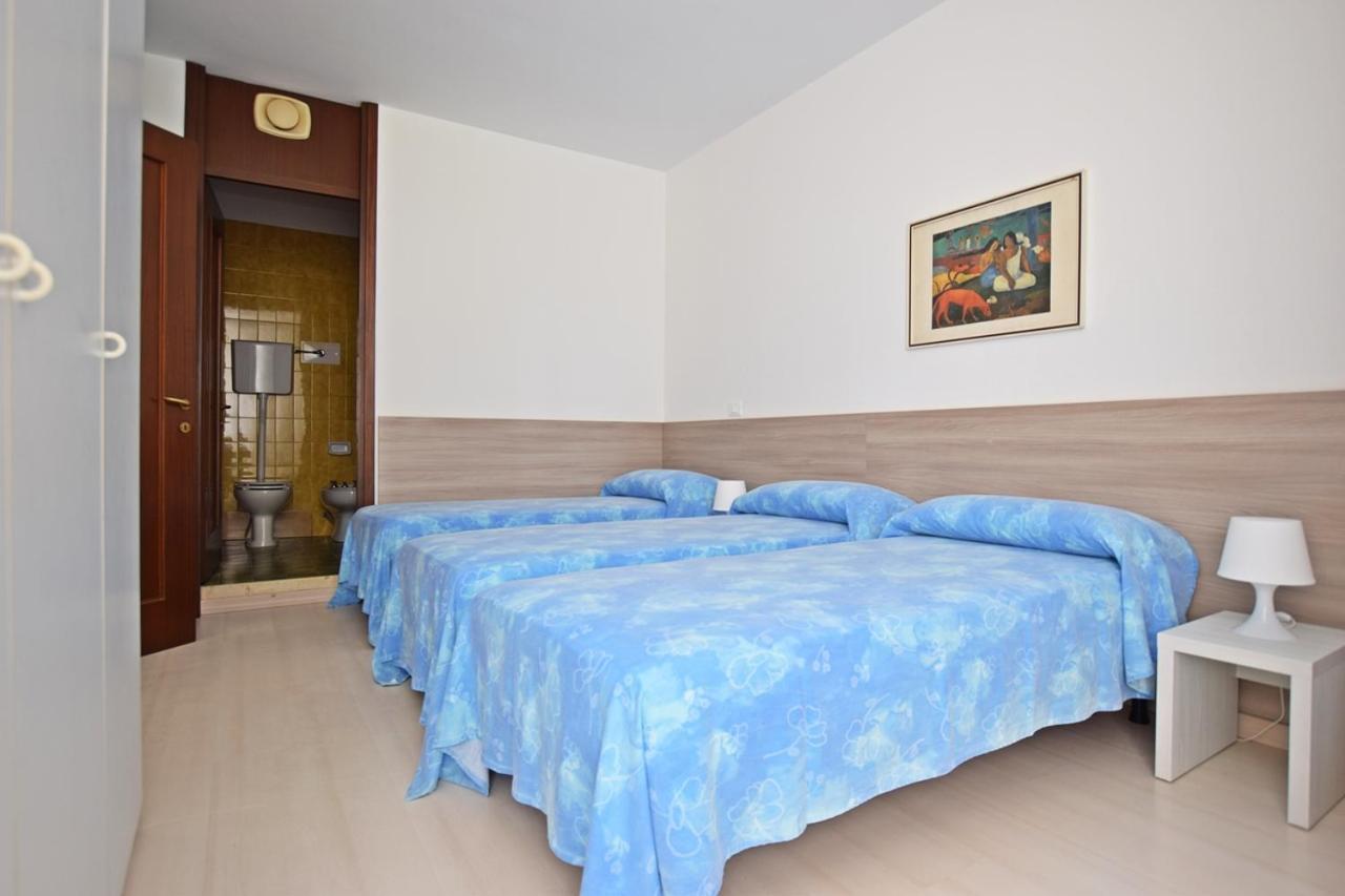 Condominio Luna 1 Lignano Sabbiadoro Eksteriør billede
